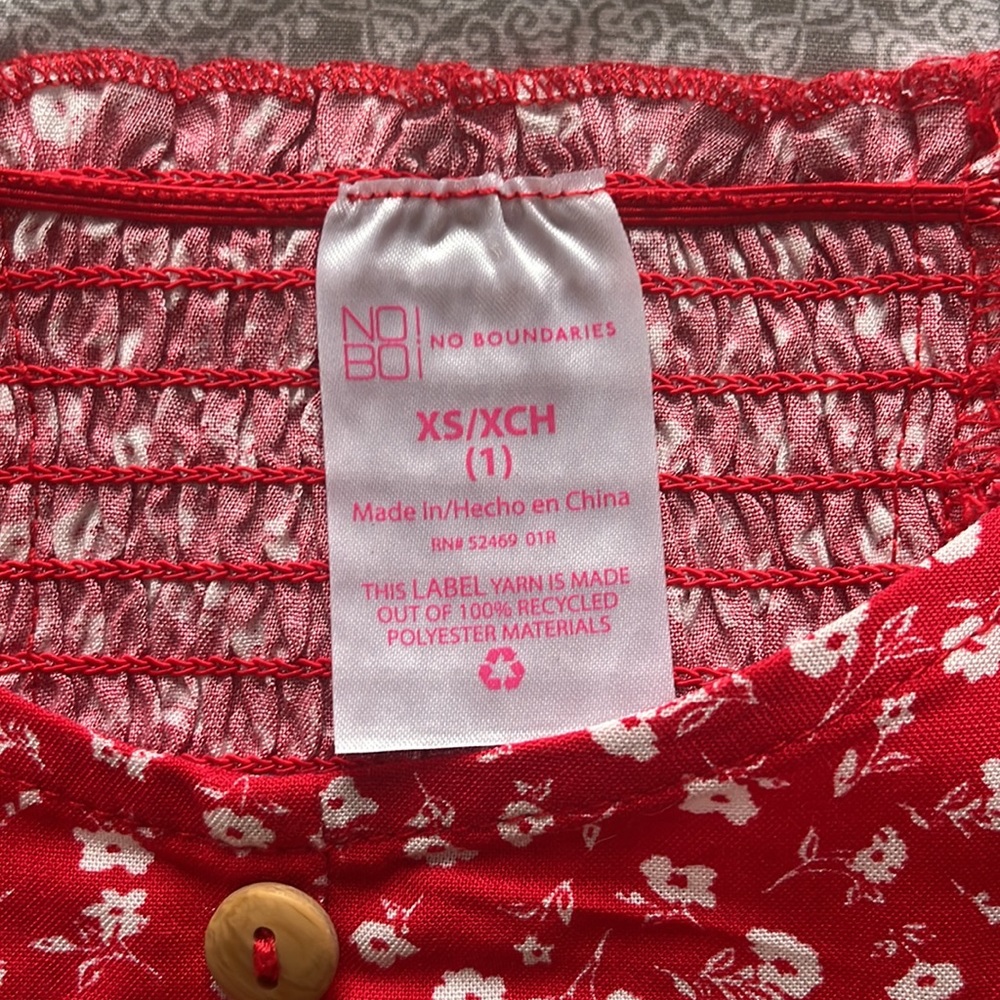 No Boundaries floral blouse - Picture 2 of 4